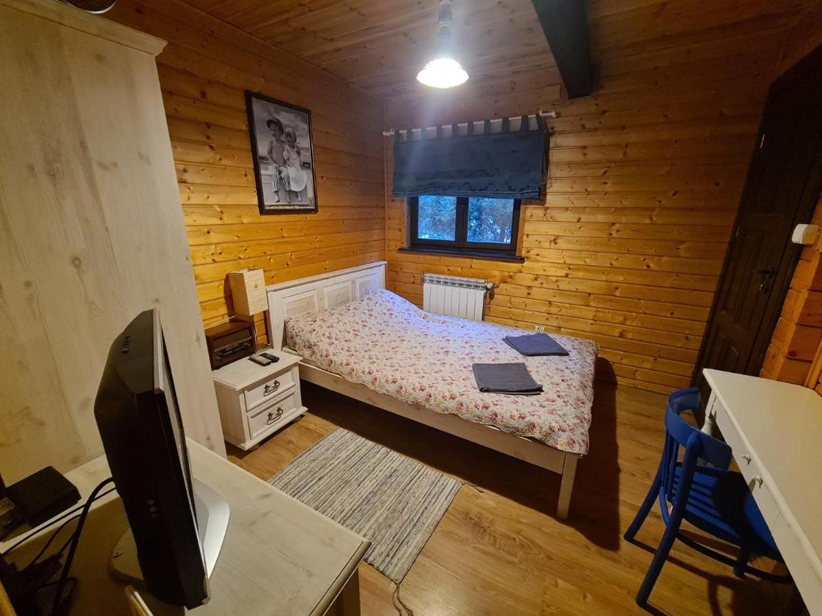 Chata Starych Znajomych Sanok Bagian luar foto