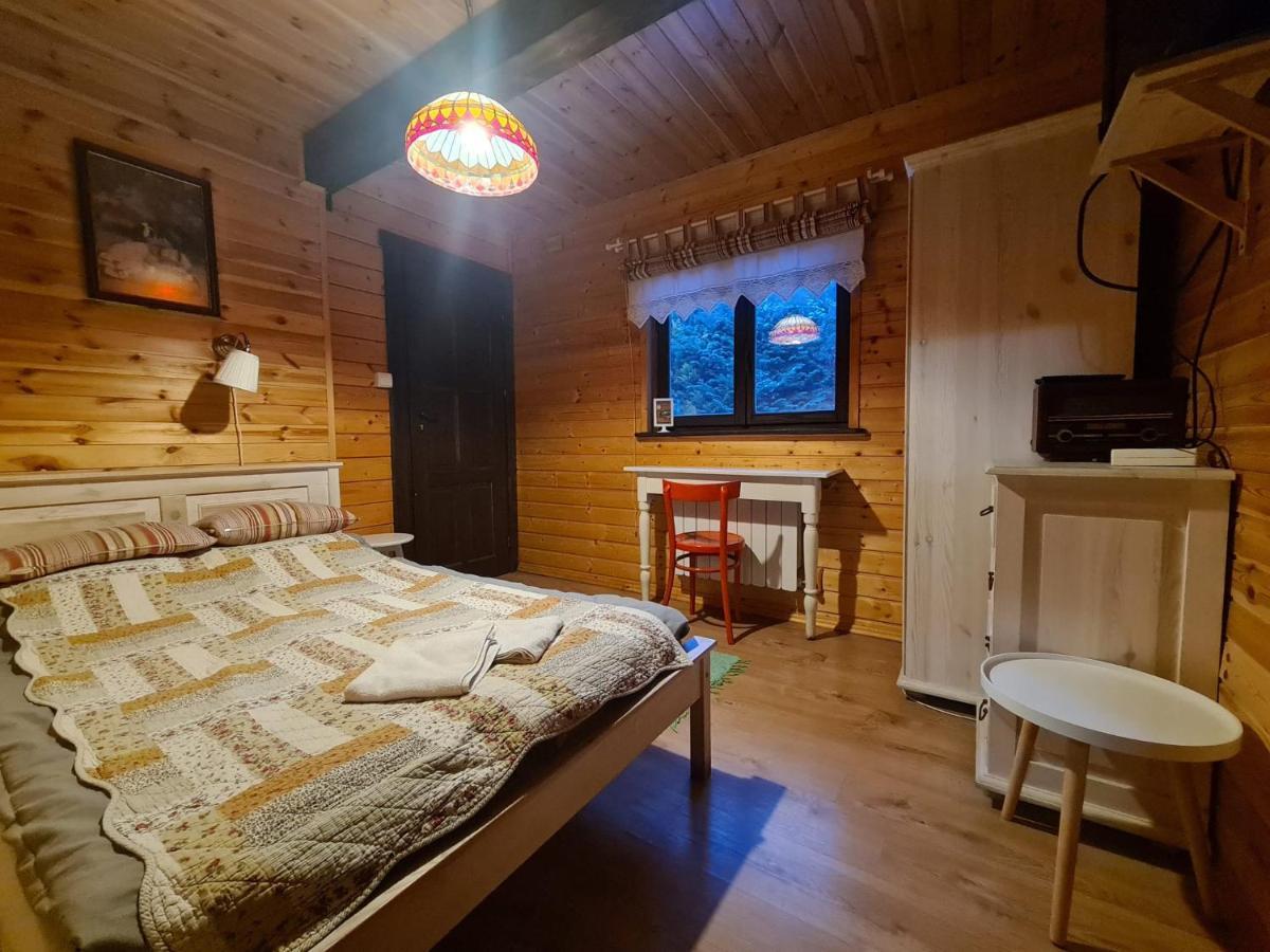 Chata Starych Znajomych Sanok Bagian luar foto