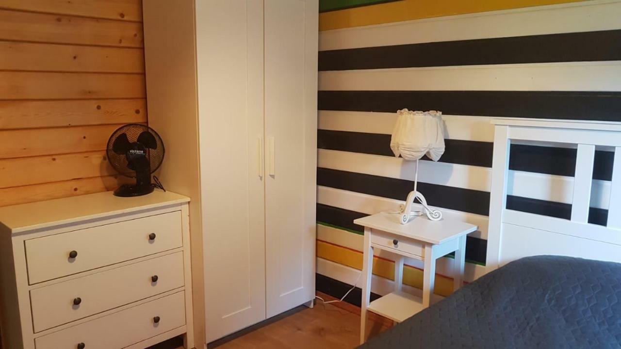 Chata Starych Znajomych Sanok Bagian luar foto